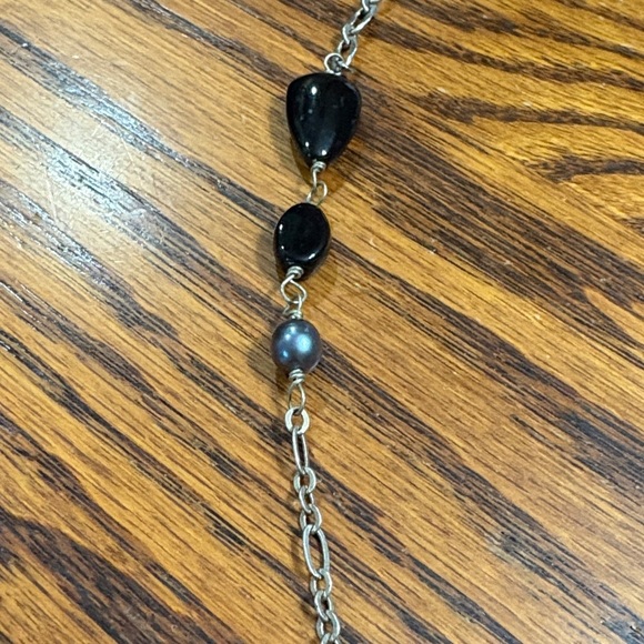 BLACK AND BLUE NECKLACE WITH SILVER CHAIN. ADJUSTABLE - Picture 3 of 4
